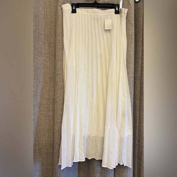 Dresses & Skirts - White Pleated Skirt